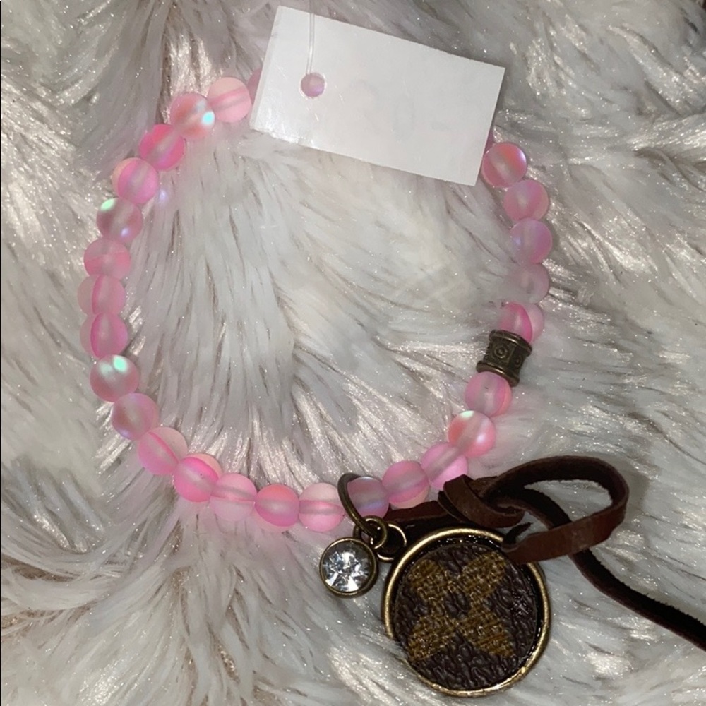 NWT Pink Beaded Elastic Bracelet w/Bling Medallion